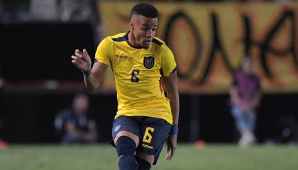 Byron Castillo, jugando con la selección de Ecuador en un amistoso ante Arabia Saudita, el 23 de septiembre de 2023.