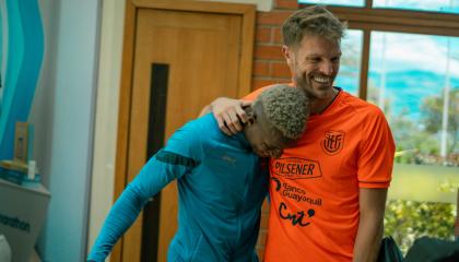 Leonel Quiñónez y Javier Burrai se reencontraron en la Casa de la Selección.