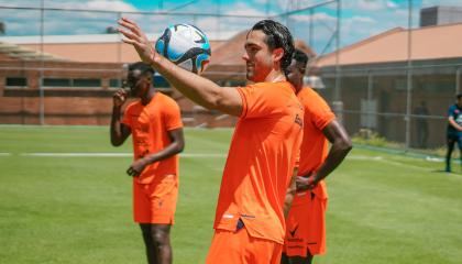 El delantero ecuatoriano, Leonardo Campana, durante el entrenamiento de Ecuador, el 14 de noviembre de 2023.