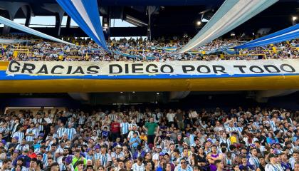 Hinchas de Argentina en La Bombonera previo al partido ante Uruguay por Eliminatorias, el 16 de noviembre de 2023.