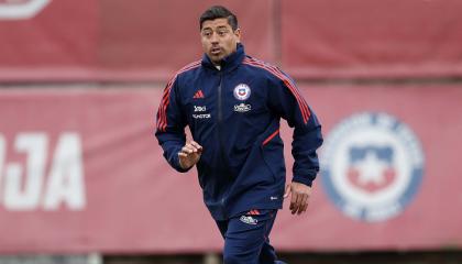 El entrenador Nicolás Córdova, durante un entrenamiento en el complejo Juan Pinto Durán en Santiago, el 17 de noviembre de 2023.