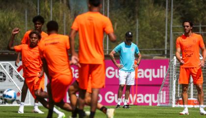 Los jugadores de la selección de Ecuador durante el entrenamiento del 18 de noviembre de 2023, en la Casa de la Selección