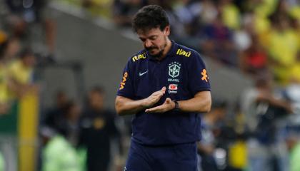 Fernando Diniz, durante el partido de Brasil ante Argentina por Eliminatorias, el 21 de noviembre de 2023.