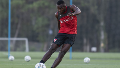 Jhonny Quiñónez, durante un entrenamiento con Independiente, en Buenos Aires, el 18 de enero de 2024.