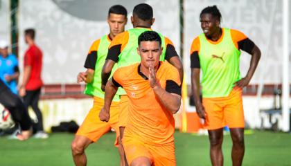 Alexander Alvarado durante el entrenamiento de Liga en el Complejo de Flamengo, 27 de febrero de 2024.