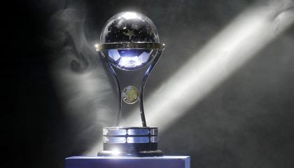 Imagen del trofeo de la Copa Sudamericana.