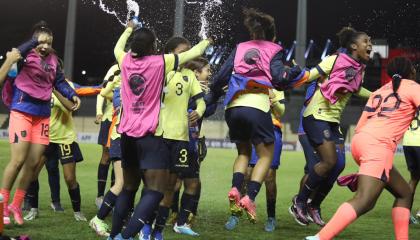 Las jugadoras de Ecuador festejan la clasificación al cuadrangular final del Sudamericano Sub 17 de Paraguay, el 21 de marzo de 2024. 