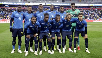 Los jugadores de la selección de Ecuador posan antes del partido amistoso ante Guatemala, el jueves 21 de marzo de 2024.