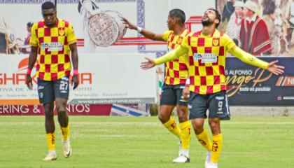 Jeison Medina celebra su gol en el partido de Aucas ante Mushuc Runa, el 30 de marzo de 2024.