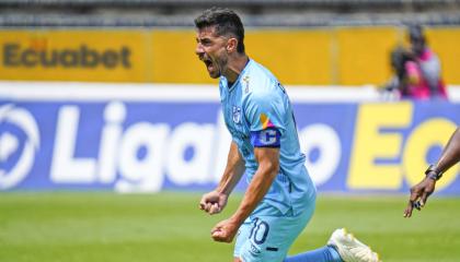 Facundo Rodríguez festeja su gol en la victoria de U. Católica ante Orense, el 31 de marzo de 2024.