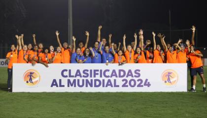 Las jugadoras de la selección de Ecuador festejan la clasificación al Mundial Sub 17 de 2024.