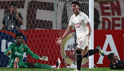 Jose Rivera celebra uno de sus goles ante Liga de Quito, por Copa Libertadores, este 2 de abril de 2024.