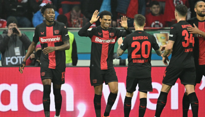 Los jugadores del Bayer Leverkusen festejan un gol en la Copa de Alemania, el 3 de abril de 2024.