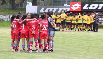 Las jugadoras de El Nacional y Barcelona previo al partido del viernes 2 de junio de 2023, por la Superliga.