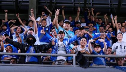 Hinchas de Emelec, durante un partido en el estadio George Capwell.