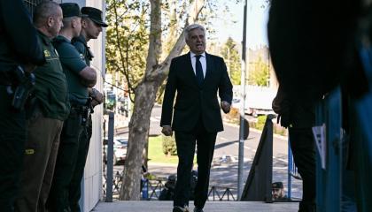 El presidente de la federación española de fútbol RFEF, Pedro Rocha, llega al tribunal de Majadahonda para declarar como testigo ante un juez que investiga contratos presuntamente irregulares vinculados al ex presidente de la federación, en Madrid el 12 de abril de 2024.