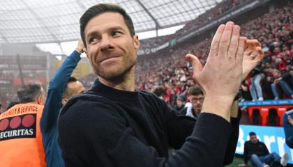 Xabi Alonso festeja el título del Bayer Leverkusen en la Bundesliga, el 14 de abril de 2024.