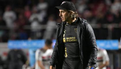 El entrenador argentino, Luis Zubeldia, durante el partido de vuelta de los cuartos de final de la Copa Sudamericana ante Sao Paulo, el 31 de agosto de 2023.