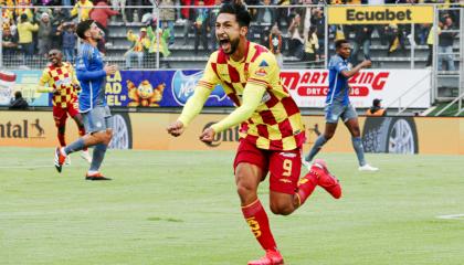 Jeison Medina celebra su gol ante Emelec, por la Fecha 9 de LigaPro, este 19 de abril de 2024.