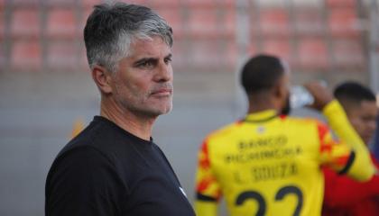 Diego López, técnico de Barcelona SC, durante un partido por Copa Libertadores frente a Cobresal, el 2 de abril de 2024.