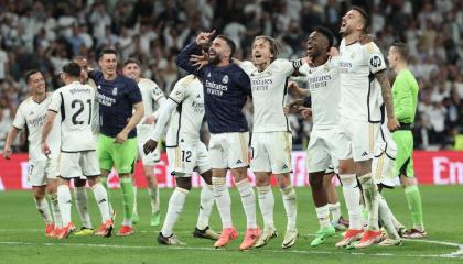 Los jugadores del Real Madrid celebran tras el triunfo ante el FC Barcelona, el 21 de abril de 2024.