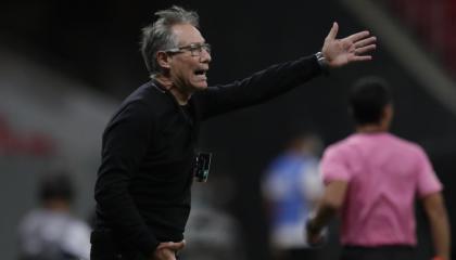 Ariel Holan, durante su época como entrenador del Santos de Brasil, el 13 de abril de 2021.