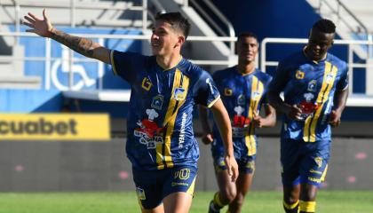 Jugadores de Delfín, durante un partido de la LigaPro, el 17 de marzo de 2024.