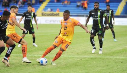 Libertad y Orense empataron el 27 de abril de 2024, en el estadio Reina de Cisne, en Loja. 