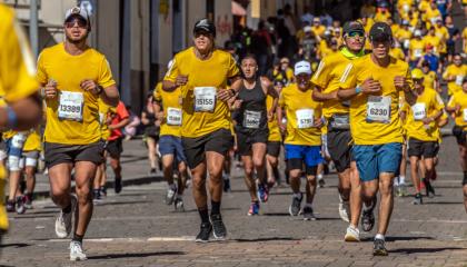 Atletas corren la Quito 15K Race, en su edición de 2023.