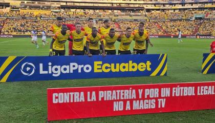 Campaña de la LigaPro en contra de Magis TV, durante un partido de Barcelona SC, el 3 de marzo de 2024.