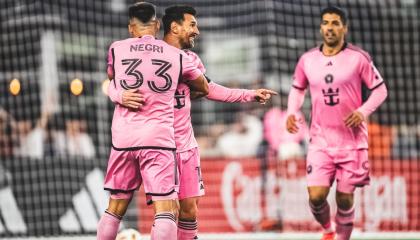 Los jugadores del Inter Miami festejan uno de los goles de Lionel Messi, ante el New England Revolution, el 27 de abril de 2024. 