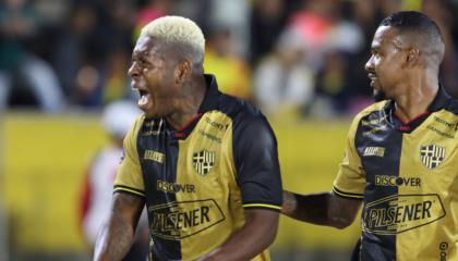 Gabriel Cortez celebra un gol durante un partido de Barcelona SC, el 1 de mayo de 2024.