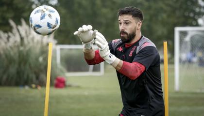 Hernán Galíndez, portero de Huracán, durante el entrenamiento del 24 de abril de 2024.