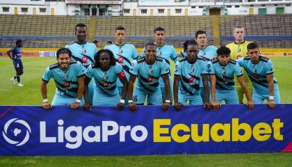 Jugadores de Cumbayá en el partido ante Macará, 4 de mayo de 2024.