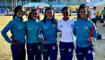 El equipo femenio de relevos 4x100 de Ecuador, antes de su participación en el Mundial de Bahamas, el 4 de mayo de 2024.