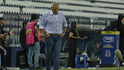 El director técnico de Emelec, Hernán Torres, durante el partido ante Universidad Católica por la Fecha 11 de la LigaPro, el domingo 5 de mayo de 2024.