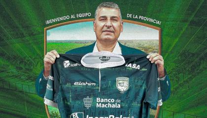 Santiago Escobar con la camiseta de Orense, 5 de mayo de 2024.