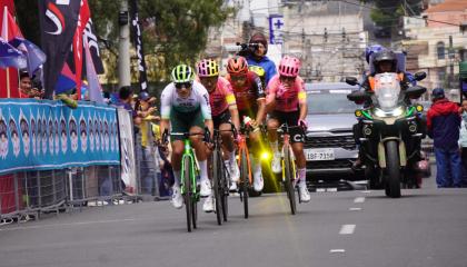 Jefferson Cepeda, Richard Carapaz, Jhonatan Narváez y Alexander Cepeda, durante el Campeonato Nacional de Ciclismo, el 3 de febrero de 2024. 