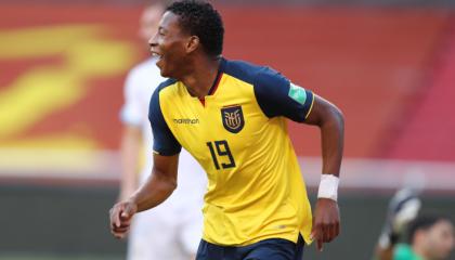 Gonzalo Plata celebra su gol ante Uruguay por Eliminatorias, el martes 13 de octubre de 2020.