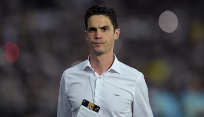 El entrenador español de la Liga de Quito, Josep Alcácer, al final del partido ante Botafogo por Copa Libertadores, el 8 de mayo de 2024.