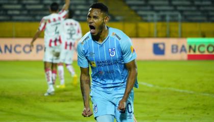 Ismael Díaz celebra un gol con Universidad Católica, el 13 de mayo de 2024.