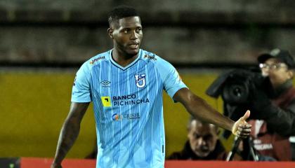 El delantero panameño de Universidad Católica, José Fajardo, celebra después ante Unión La Calera, por la Copa Sudamericana, el 9 de mayo de 2024.