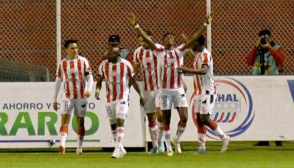 Técnico Universitario celebra su gol ante Imbabura, por LigaPro, este 6 de mayo de 2024.