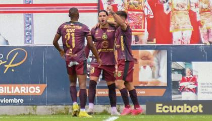 Los jugadores de Mushuc Runa festejan un gol ante Delfín en la Fecha 13 de LigaPro, el 19 de mayo de 2024.