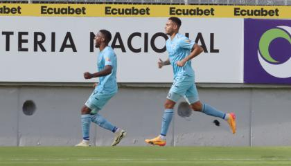 Jugadores de Universidad Católica festejando su gol ante Aucas, 19 de mayo de 2024.