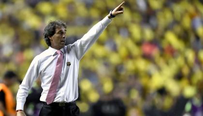 Guillermo Almada, dirigiendo a Barcelona SC, en la Copa Libertadores 2017 contra el Palmeiras en el estadio Banco Pichincha, el 5 de julio de 2017.