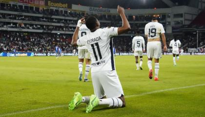 Michael Estrada celebra un gol de Liga de Quito, durante un partido el 11 de mayo de 2024.