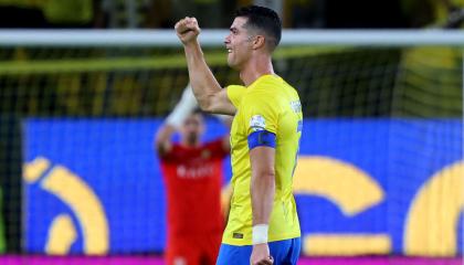 Cristiano Ronaldo celebra tras anotar durante el partido entre Al-Ittihad y Al-Nassr en el estadio de la Universidad Rey Saud, el 27 de mayo de 2024.