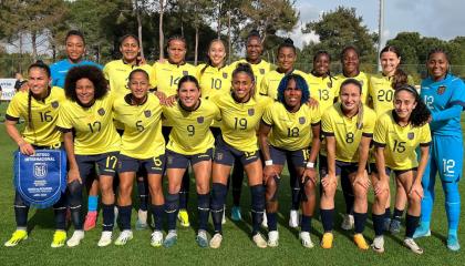 Las jugadoras de la selección femenina de Ecuador posan previo a un amistoso aten Rusia, el 4 de abril de 2024.