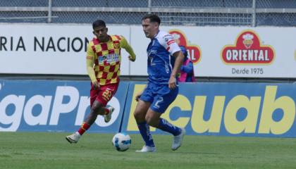 Jugadores de Aucas e Imbabura en el partido de  la Fecha 15 de la LigaPro, 1 de junio de 2024.